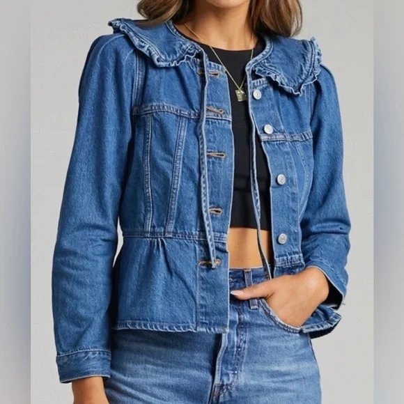 Levi's Women’s Prairie Denim Ruffle Trucker Jacket In Medium Wash Sz M NWT - Picture 2 of 12